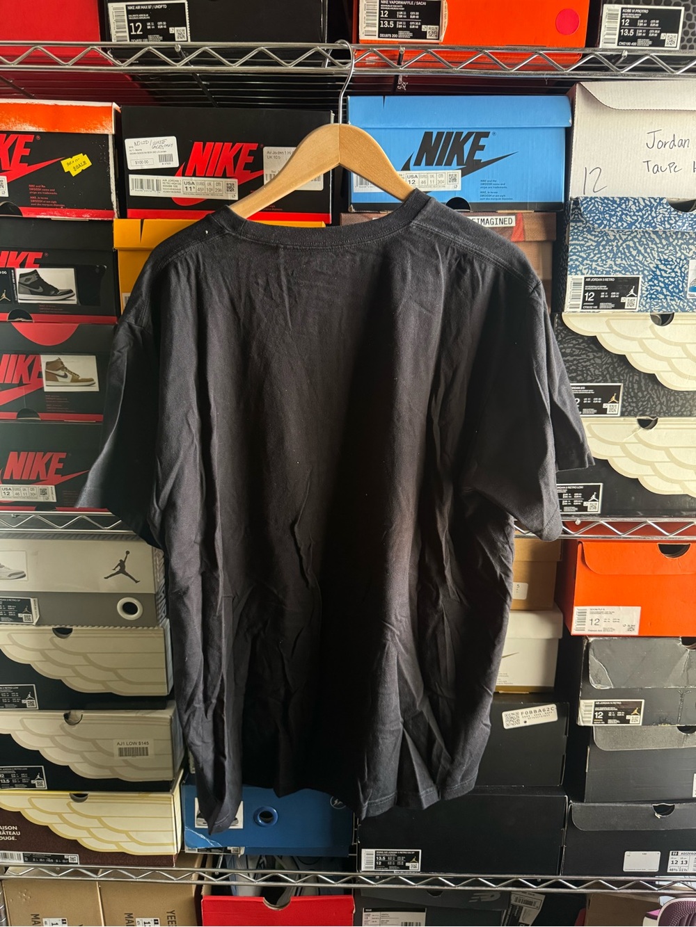 Uniqlo Black Short-Sleeve Tee with Beige Graphic - Picture 3 of 3